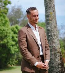 Best Linen Suit Outfit Ideas for Evening Weddings