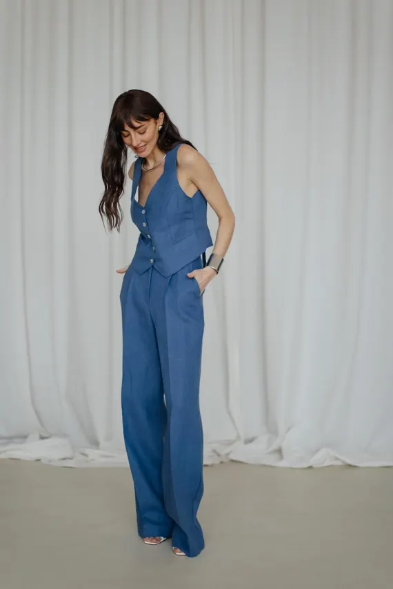 How to Keep Linen Pantsuits Looking Elegant All Day?