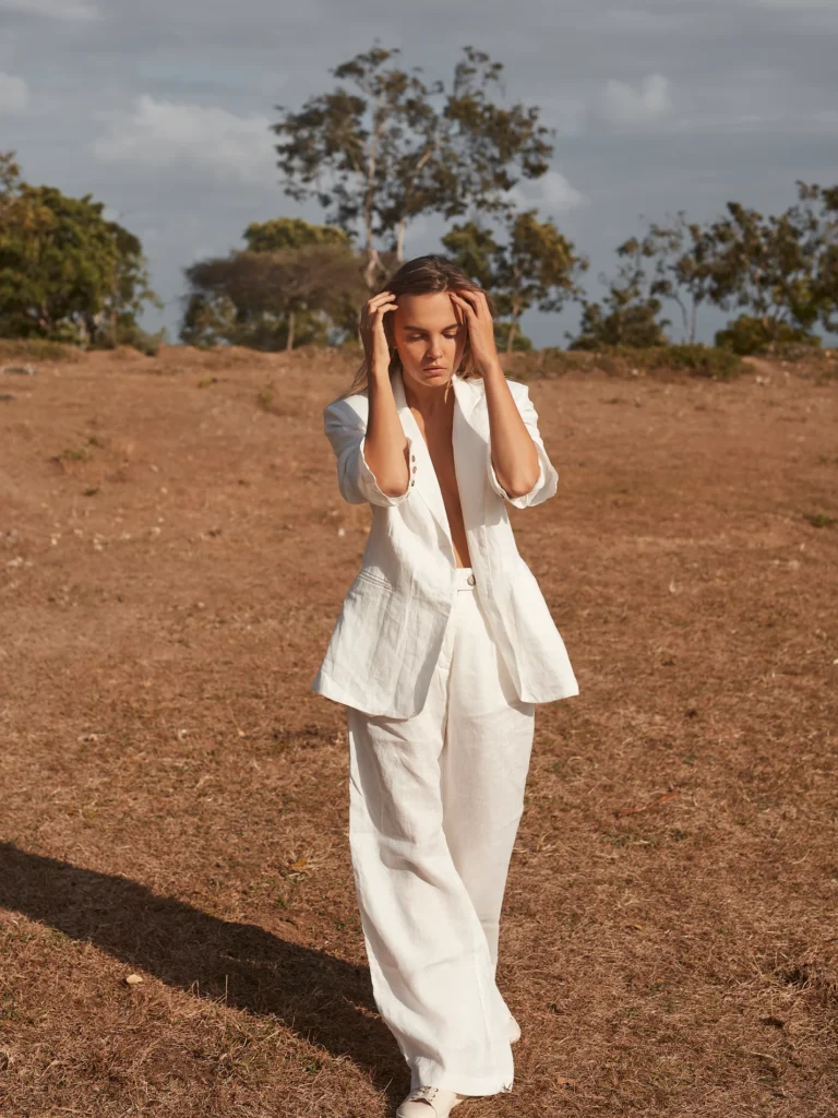 What Are Women’s Linen Suits for Weddings?