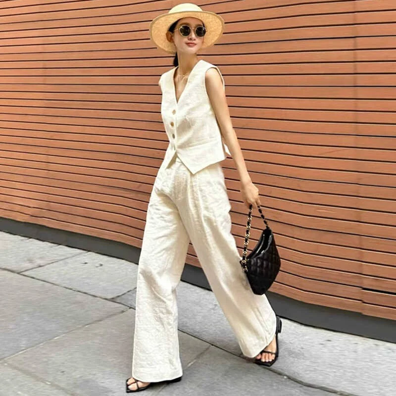 What Is a White Linen Suit for Women?